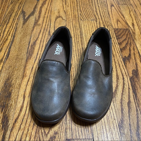 skechers queenly black